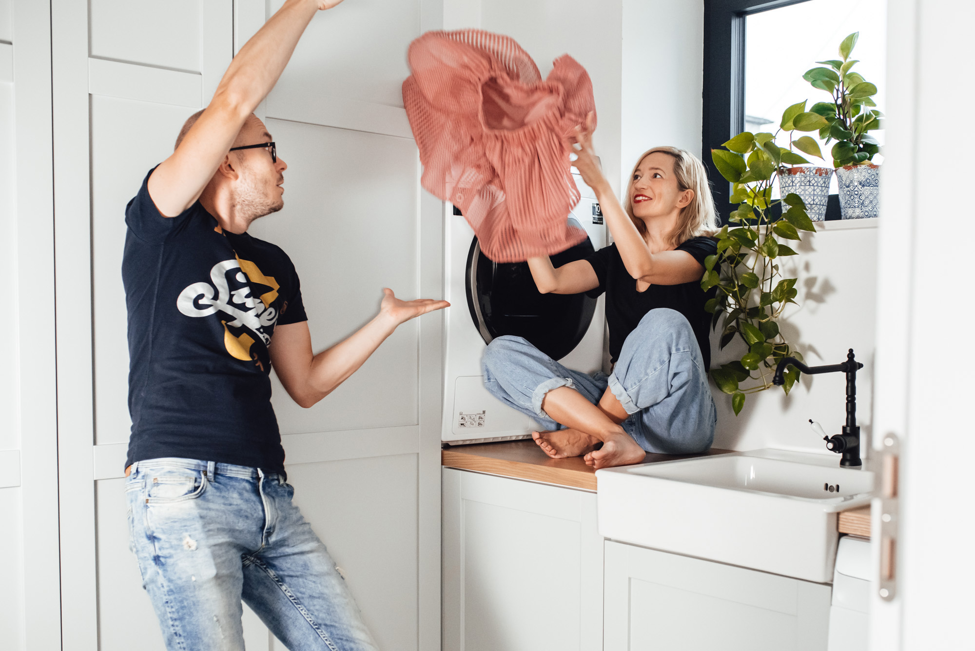 obowiązki domowe ułatwia to, że pranie wyjęte z suszarki Samsung jest niepogniecione, a dodatkowo miękkie w dotyku