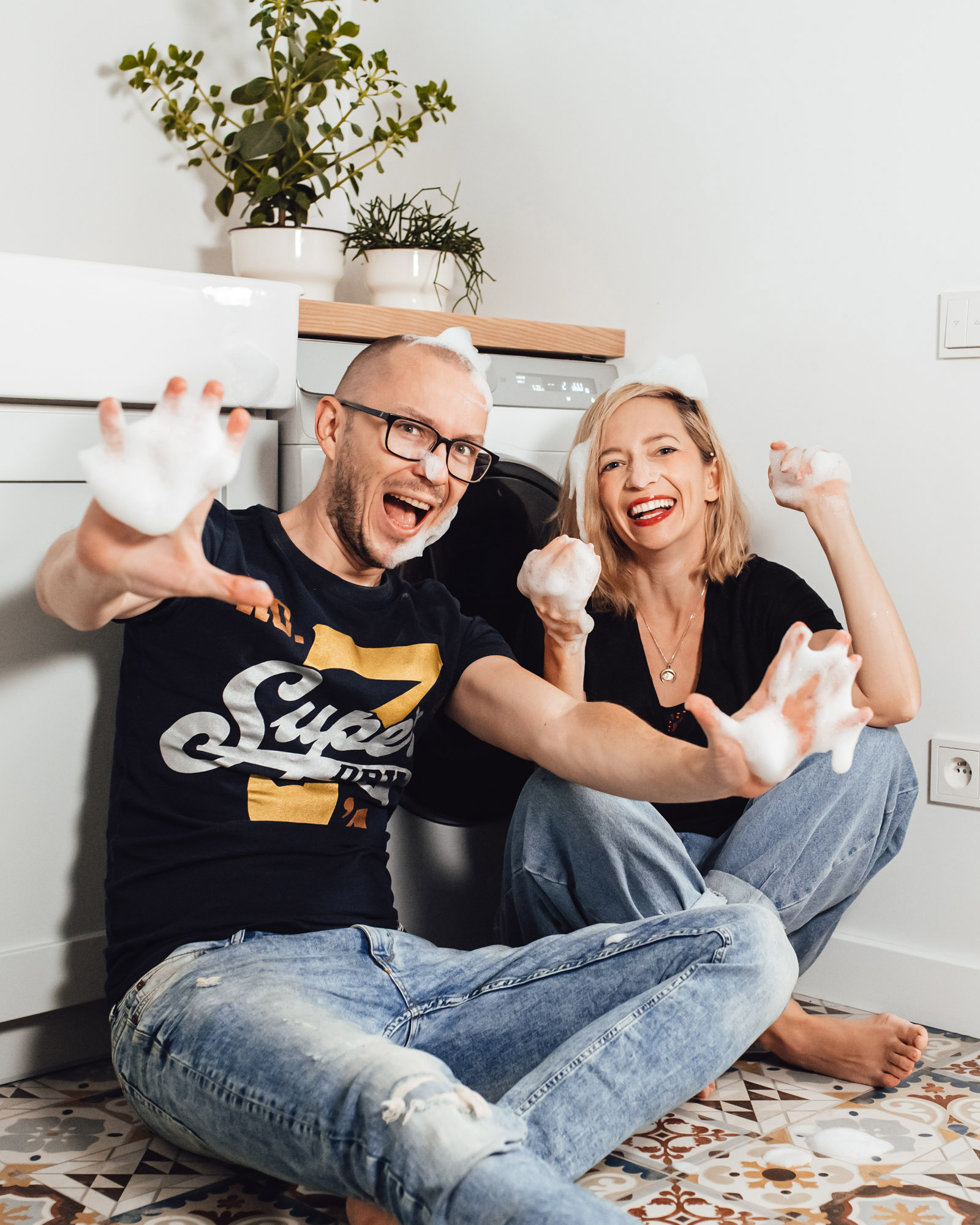 Wspólne obowiązki domowe stały się przyjemnością z inteligentnymi sprzętami AGD Samsung